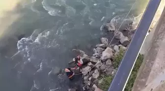 Erbaa'da Su Seviyesinin Yükselmesiyle Mahsur Kalan Kadın Kurtarıldı