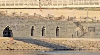 Şırnak'ta Çocukların Dicle Nehri'ne Atlayışları Kamerada