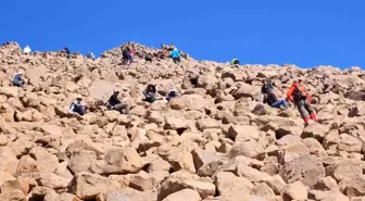 Van Gölü Aktivistlerinden Tarık Bünyamin Kaya Anısına Süphan Dağı Tırmanışı