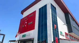 Diyadin'de Resmi Binalar Türk Bayrakları ile Donatıldı