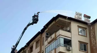 Gaziantep'te 6 katlı binanın çatısında yangın