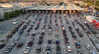 Gurbetçiler geliyor! Günlerce yol yapıp, saatlerce bu kuyrukta bekliyorlar