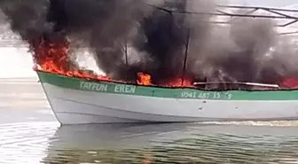 Denizli'de Yanan Tekne Suya Battı: 1 Yaralı, 3 Turist Kurtarıldı