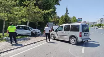 Kayseri'de Kontrolden Çıkan Otomobil 3 Araca Çarptı: 1 Yaralı
