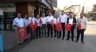 Kilis'te Siyasi Partilerden Türk Bayrağı Dağıtımı
