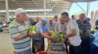 Hisarcık Pazarında 17 Ton Karpuz 2 Saatte Tükendi