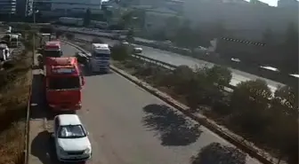 Kocaeli'de Feci Kaza: İki Otomobil ve Tır Çarpıştı, Ölü ve Yaralılar Var