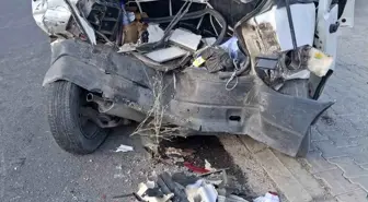 Konya'da Minibüs ile Otomobil Çarpıştı: 3 Yaralı
