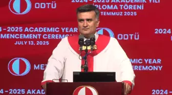 ODTÜ Mezuniyet Töreninde Romantik Anlar