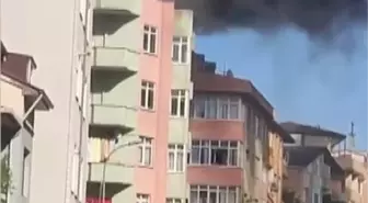 Pendik'te 4 Katlı Binanın Çatısında Yangın