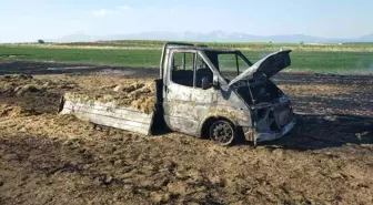 Denizli'de Saman Yüklü Kamyonet Alev Alev Yandı