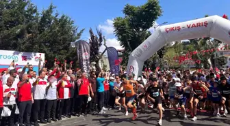 15 Temmuz şehitlerini anmak için Çengelköy 5. Vatan Koşusu'nda koştular