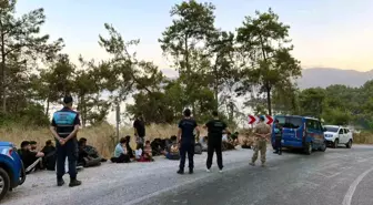 Marmaris'te 22 Düzensiz Göçmen ve 2 Kaçakçı Yakalandı