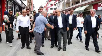 Ağrı Valisi Koç, Cumhuriyet Caddesi'nde esnaf ve vatandaşlarla 15 Temmuz'u andı
