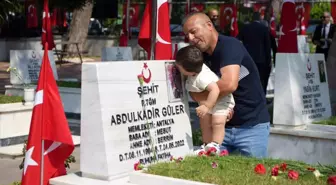 Antalya'da şehit annelerinin gözü yaşlı duaları 15 Temmuz'un acısını tazelendi