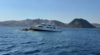 Bodrum'da 'Monte Carlo' Motoryatı Kayalıklara Çarptı