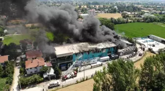 Bolu'da Medikal Fabrikada Yangın: Müdahale Devam Ediyor