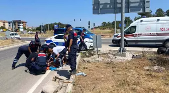 Çanakkale'de Otomobil Motosiklete Çarparak Takla Attı