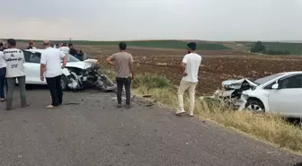 Diyarbakır'da Kafa Kafaya Çarpışma: 1'i Ağır 5 Yaralı