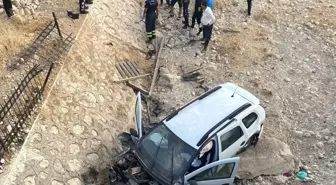 Adıyaman'da Hafif Ticari Araç Şarampole Yuvarlandı: 1 Yaralı