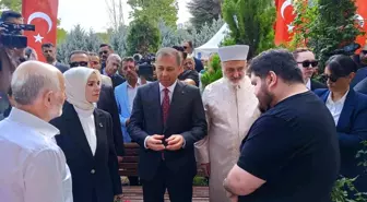 İçişleri Bakanı Yerlikaya ile Aile ve Sosyal Hizmetler Bakanı Göktaş, Karşıyaka Mezarlığı'nda yer alan 15 Temmuz Şehitliğindeki anma törenine katıldı
