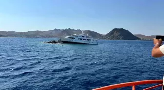 Bodrum'da Lüks Motoryat Kayalıklara Çarptı