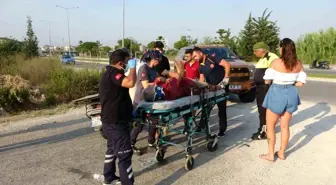 Motosiklet ile Hafif Ticari Araç Çarpıştı: 1 Yaralı