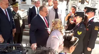 Oğlunun mezarına sarılamayan anne Şengüroğlu: 'Bir kapı açılsın yeter'