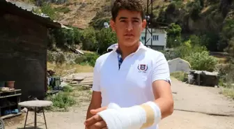 Hatay'daki Orman Yangınında Cesur Müdahale: Genç Kırık Eliyle Yangına Direndi