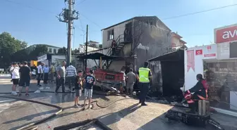 Sakarya'da Market Deposunda Yangın Çıktı