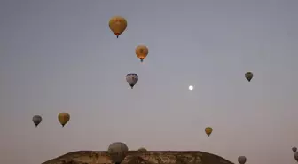Nevşehir'de 15 Temmuz İçin Sıcak Hava Balonu Gösterisi