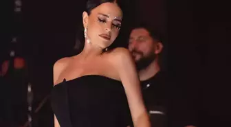 Simge Sağın yaz sezonunu havuz başında açtı