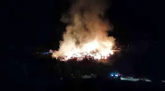Bolu'da Gece Saatlerinde Yangın: 12 Yapı Alevlere Teslim Oldu