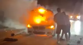 Arnavutköy'de Seyir Halindeki Araç Alev Alev Yandı