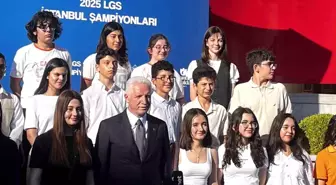 İstanbul Valiliği, LGS Birincilerini Ödüllendirdi