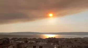 Duman Çanakkale Boğazı'nı Kapladı