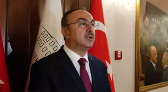 Tekirdağ'da Şiddetli Rüzgarla Büyüyen Orman Yangını Kontrol Altına Alınmaya Çalışılıyor