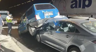 Kocaeli'de Zincirleme Kaza: Hamile Kadın Hastaneye Kaldırıldı