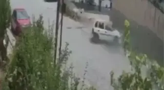 Mamak'ta Otomobil Yayaya Çarptı