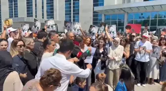 Kadıköy'de Bıçaklanarak Öldürülen Genç İçin Duruşma Ertelendi