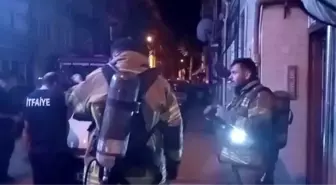 Bursa'da Apartmanda Yangın, Mahalle Sakinleri Sokakta Toplandı