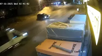 Hatay'da Kafa Kafa Çarpışan Araçta 3 Yaralı