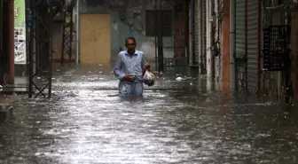 Pakistan'da Muson Yağmurları Can Kayıplarını Artırıyor