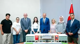 Erzincan Üniversitesinde Rektörlük Binası Maketi Öğrenciler Tarafından Sunuldu
