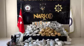 Van'da Kamyonette 82 Kilogram Skunk ve 40 Kilo Metamfetamin Ele Geçirildi
