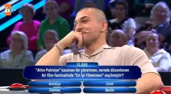 'Altın Palmiye' kazanan bir yönetmen, nerede düzenlenen bir film festivalinde 'En İyi Yönetmen' seçilmiştir?