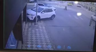 Amasya'da kavşakta çarpışan ciplerden biri gelinlik mağazasına girdi