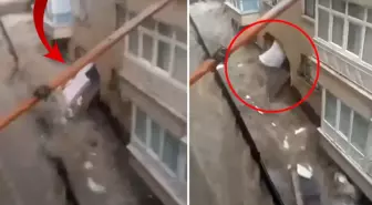 Ankara'da selin şiddetini en iyi anlatan görüntü! Sular, evin duvarını patlattı