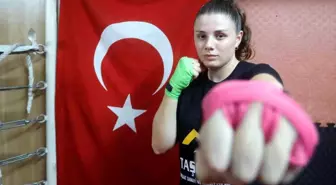 İrem İdil Satılmış, Kick Boks ve Muaythai'de Şampiyonluklarıyla Dikkat Çekiyor