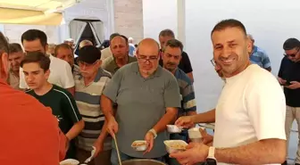 Bursa'da Esnaf, Aşure Günü'nde 1200 Kişiye Aşure Dağıttı